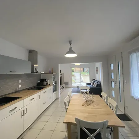 Maison Rénovée Avec Cuisine équipée à - Fr-1-541-148