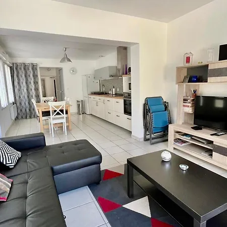 Maison Renovee Avec Cuisine Equipee A - Fr-1-541-148 *
